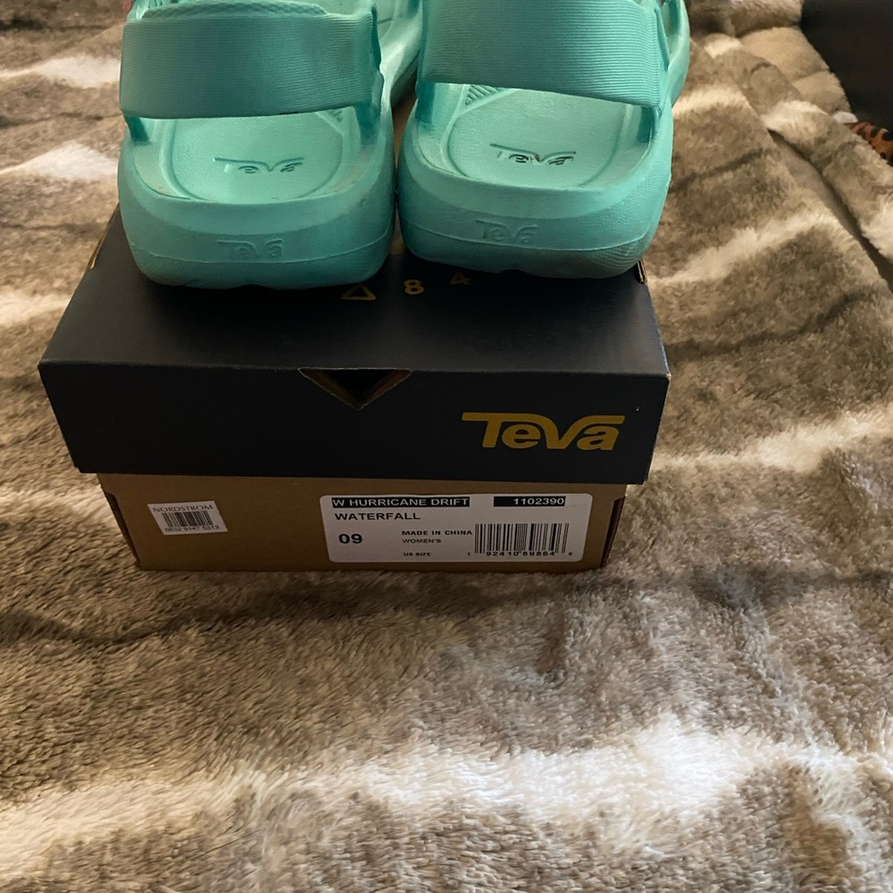 Aqua colored (Waterfall)Tevas